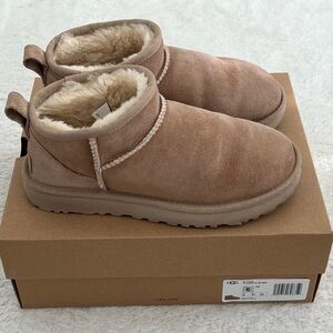 ugg ultra mini size women’s 6 sand